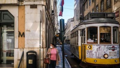 Η Πορτογαλία χαλαρώνει τους περιορισμούς καθώς έφτασε ποσοστό εμβολιαστικής κάλυψης 70%