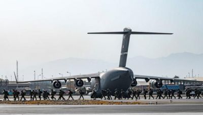 Ο Μπάιντεν στέλνει 18 εμπορικά αεροσκάφη στο Αφγανιστάν για να φυγαδεύσουν πολίτες