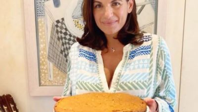 Η Όλγα Κεφαλογιάννη τήρησε την παράδοση και έφτιαξε φανουρόπιτα