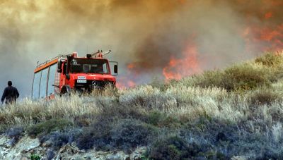 Mεσαρά: Φωτιά ξέσπασε στην Αγία Βαρβάρα - Ισχυρές δυνάμεις στην περιοχή