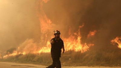 H Ελλάδα στις Φλόγες: Δραματικές ώρες για χιλιάδες πολίτες- Εκκένωση περιοχών σε Εύβοια και Ηλεία