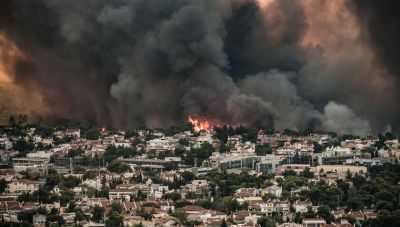 Αναζωπύρωση φωτιάς στη Βαρυμπόμπη: Καίει κοντά στο Τατόι, παίρνει διαστάσεις