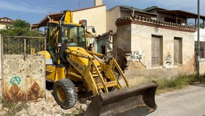 Κατεδαφίζει ετοιμόρροπα και επικίνδυνα κτίσματα ο δήμος Αρχανών Αστερουσίων  