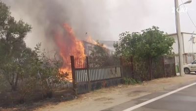 Μάχη με τις φλόγες σε εργοστάσιο στις Αφίδνες-Εκκενώνονται Πολυδένδρι και Καπανδρίτι