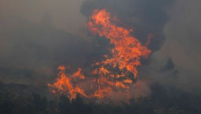 Εκκενώνονται Μαλακάσα, Πολυδένδρι, Καπανδρίτι-Πύρινος εφιάλτης σε Εύβοια-Πελοπόννησο