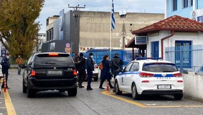 «Θεματοφύλακες του Συντάγματος»: Ποιοι είναι οι 11 που «συνέλαβαν» τον διευθυντή στην Πιερία