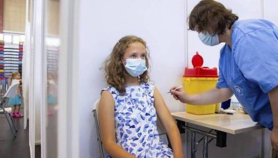 Γιατί να εμβολιάσουμε παιδιά και εφήβους: Η Εθνική Επιτροπή Εμβολιασμών απαντά