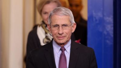 Φάουτσι: H Όμικρον μαίνεται σε όλον τον κόσμο- Συστάσεις για τα ταξίδια