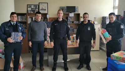 Δώρα στα παιδιά των αστυνομικών υπαλλήλων στο Ηράκλειο από την Ένωση τους
