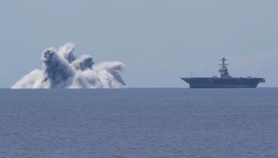 Οι Αμερικάνοι κρατούν το αεροπλανοφόρο 