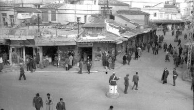 Ηράκλειο παραμονή Πρωτοχρονιάς: Πως ξεκίνησε το έθιμο με τα δώρα στη βαρέλα
