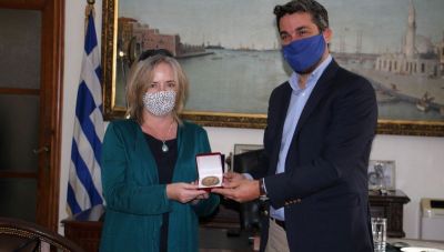 Στον Δήμαρχο Χανίων η Αναπληρώτρια Πρέσβης της Μεγάλης Βρετανίας