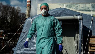 Ιταλία: «Πρέπει να εμβολιάσουμε άμεσα εκατοντάδες χιλιάδες πολίτες»