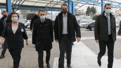 Στο Mega Εμβολιαστικό Κέντρο ο Κυριάκος Μητσοτάκης