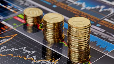 Fitch: Οι όροι χρηματοδότησης «διασώζουν» την Ελλάδα και το χρέος της