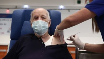 Εμβολιασμός: Ξεκίνησε η αποστολή SMS στους άνω των 85 ετών-Πως κλείνονται ραντεβού