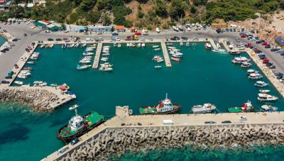 Το λιμανάκι και η παραλία της Παντάνασσας στο Μαλεβίζι (βίντεο)