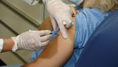 Εμβολιασμός προσφύγων από την 7η ΥΠΕ και τον Δήμο Ηρακλείου