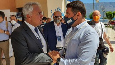 Κουβεντούλα με τον Υπουργό
