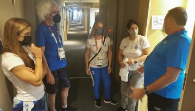 Συνάντηση του Σπύρου Καπράλου με την Αννα Κορακάκη και τη Μαρία Σάκκαρη