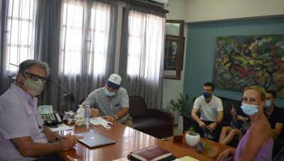 Γνωστή Βελγίδα τηλεπαρουσιάστρια στο Δημαρχείο Αγίου Νικολάου