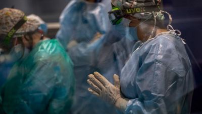 Koρωνοϊός: 3593 κρούσματα- 8 θάνατοι, 142 διασωληνωμένοι