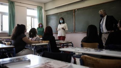 «Η κυβέρνηση θέλει αξιολόγηση στα σχολεία» λέει η Κεραμέως-Με συλλαλητήριο απαντούν οι εκπαιδευτικοί