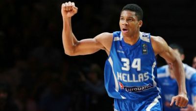 Προολυμπιακό Τουρνουά Μπάσκετ 2024: Η αγκαλιά Αντετοκούνμπο και Γιαννάκη