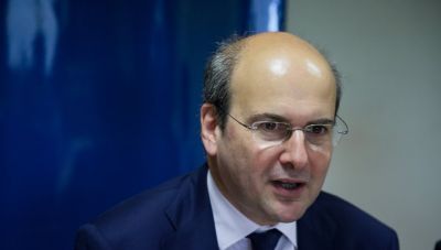 Χατζηδάκης για επικουρικές: Μπορεί για τους νέους να είναι αυξημένες από 43%-68%