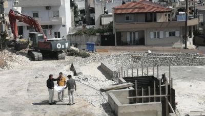 Αρκαλοχώρι: Αυτοψία του Δημάρχου στο έργο κατασκευής της βιοκλιματικής πλατείας