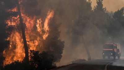 Μεγάλη φωτιά στα Στύρα Ευβοίας: Εκκενώνεται το Νημποριό