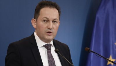 Πέτσας για εμβολιασμούς σε άτομα ηλικίας 15-17 ετών: Μέσω παιδιάτρων το ραντεβού
