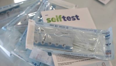 Παρατείνεται η διάθεση self test από φαρμακεία για τον Ιούλιο - Οι δικαιούχοι