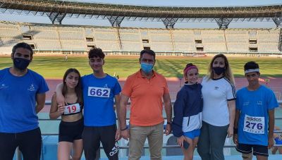 Κοντά στους νεαρούς αθλητές ο Γιάννης Σέγκος