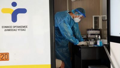 Καθημερινή διενέργεια rapid-test στο αίθριο του Δημαρχείου Χανίων