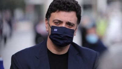 Επίσκεψη του Βασίλη Κικίλια στη νοσηλευόμενη Μαριέττα Γιαννάκου