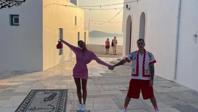 Ο Τζάστιν Μπίμπερ τρώει φάβα και κάνει παρέα με 79χρονο ψαρά στις Κυκλάδες