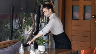 Ξενοδοχοϋπάλληλοι: Αναστολές Συμβάσεων και τον Ιούλιο με... κενά και διαμαρτυρίες