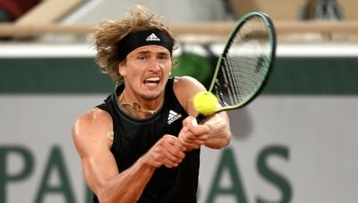 Με περίπατο στους ημιτελικούς ο Ζβέρεφ