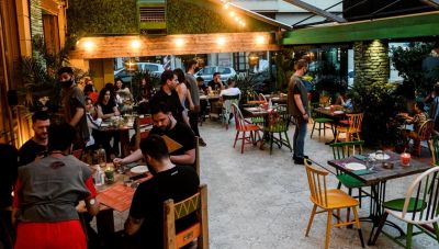 Χαλάρωση μέτρων: Επέκταση ωραρίου και μουσική στην εστίαση