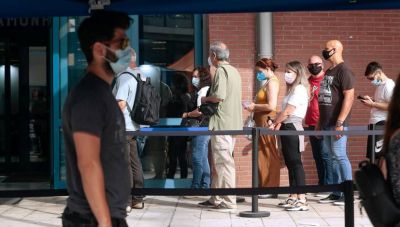 Τρομάζει η ταχύτητα της μετάλλαξης Δ: Απειλή για τη νέα σχολική χρονιά
