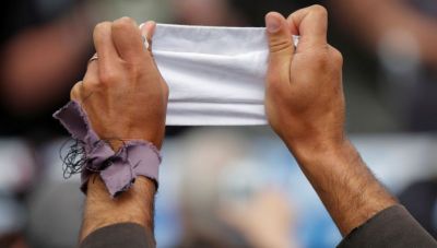 Αμερική: Βγάζουν τις μάσκες οι εμβολιασμένοι και σε εσωτερικούς χώρους