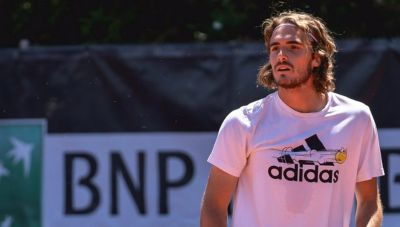 Open Λιόν: Άνετα στους «8» ο Τσιτσιπάς