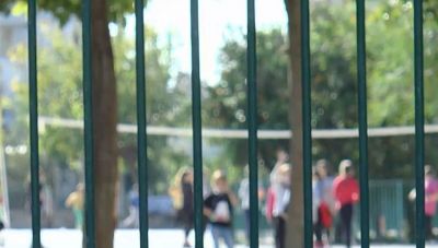 Σε αργία τέθηκε ο δάσκαλος που έστελνε άσεμνα μηνύματα σε μαθήτριες