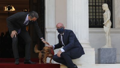 Όταν ο Μητσοτάκης γνώρισε στον Μισέλ τον... διασημότερο σκύλο της χώρας