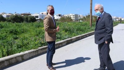 Επίσκεψη Λαμπρινού στον χώρο όπου θα δημιουργηθεί το Πάρκο Ερυθραίας
