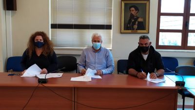 Δήμος Αποκορώνου: Μπήκαν οι υπογραφές για 2 έργα συντήρησης σχολικών κτιρίων