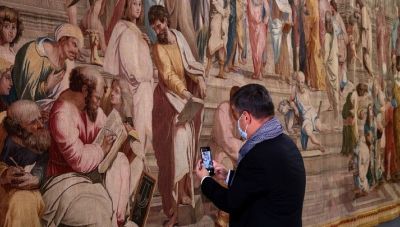 Στη Βουλή αναρτήθηκε η περίφημη ταπισερί 