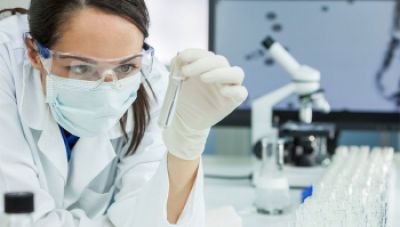 Γαλλία: Οδοντίατροι και κτηνίατροι θα μπορούν να εμβολιάζουν για Covid