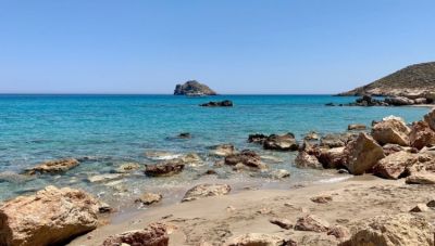 Κρήτη: Αυτή είναι η παραλία που δίνει τη δυνατότητα να κάνεις φυσικό... σπα